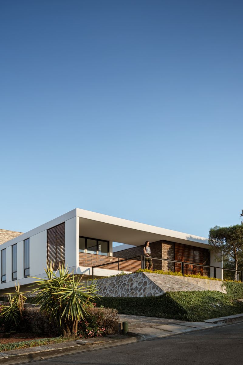 Casa PYT — volumen desde la calle